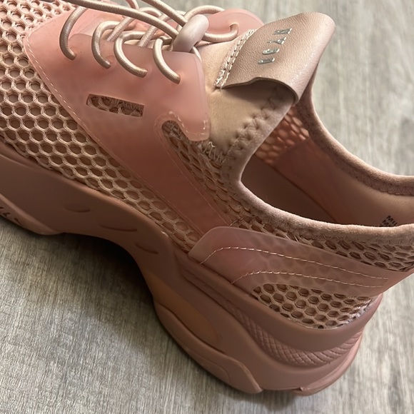 Steve Madden Milo blush pink sneakers - Picture 4 of 12